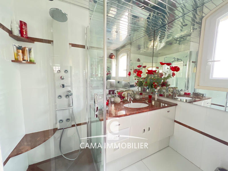 Maison - 197 m² - 7 pièces