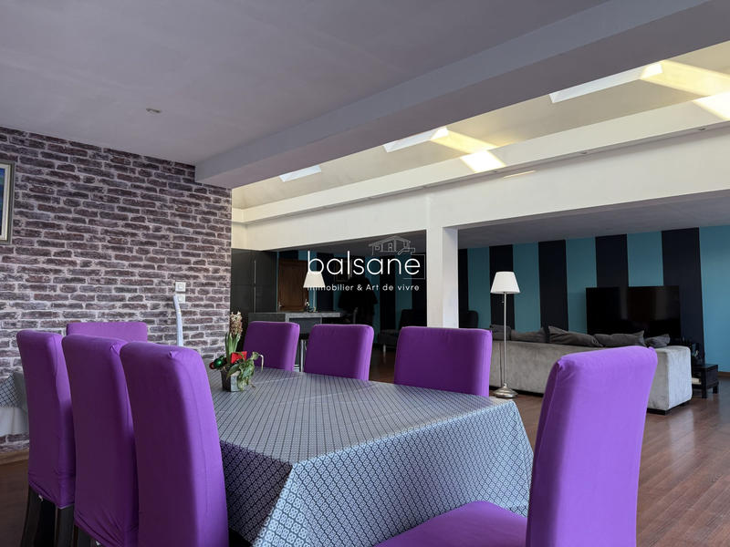 Loft - 242 m² - 6 pièces