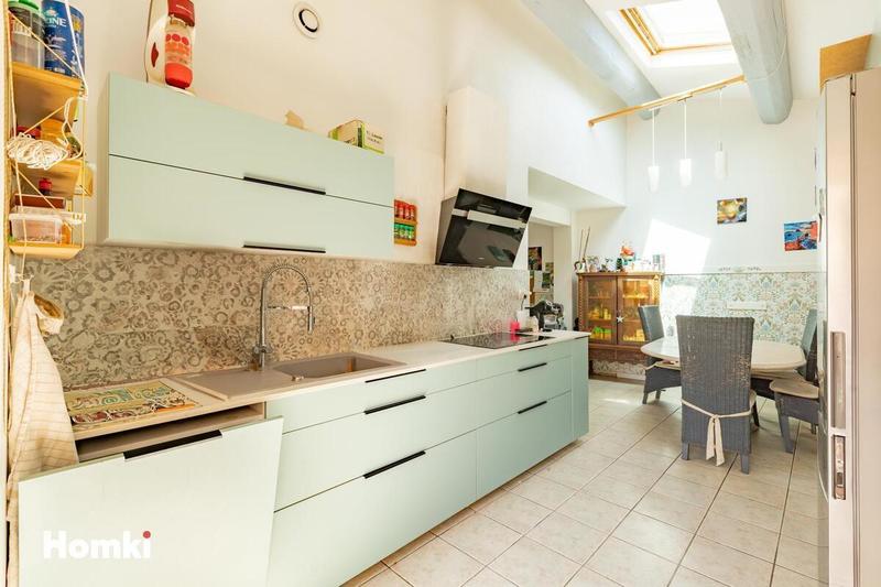 Maison - 250 m² - 8 pièces