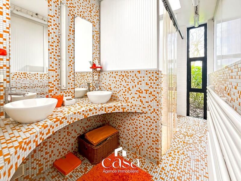 Maison - 408 m² - 9 pièces