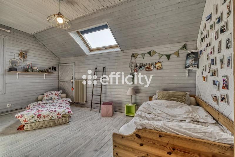 Maison - 228 m² - 9 pièces