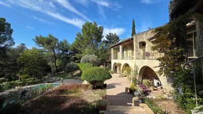 Maison - 218 m² - 7 pièces