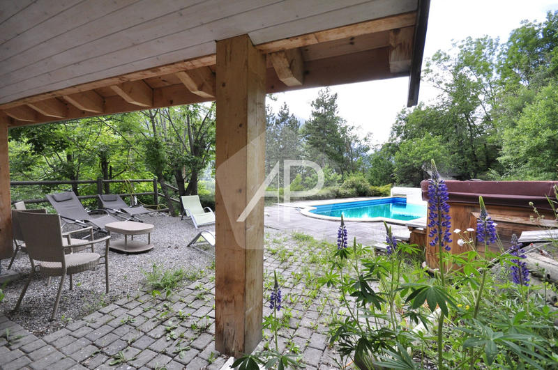 Maison - 251 m² - 10 pièces