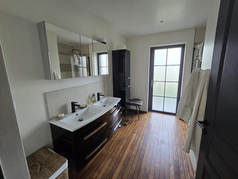 Maison - 295 m² - 9 pièces