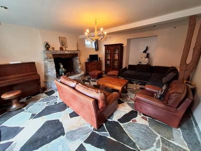 Maison - 203 m² - 6 pièces