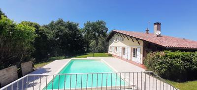 Maison - 384 m² - 18 pièces