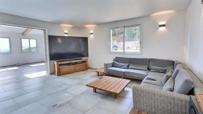 Villa - 270 m² - 9 pièces