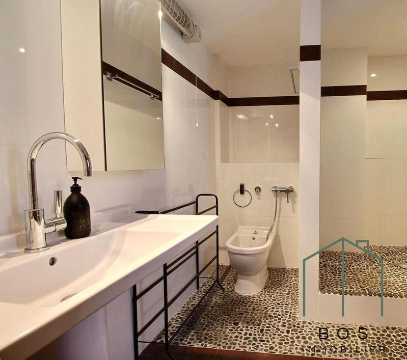 Mas - 348 m² - 8 pièces