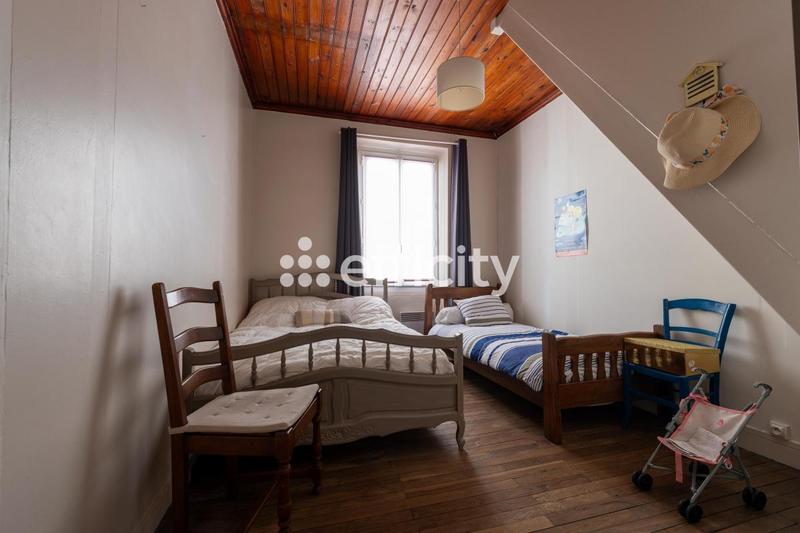 Maison - 230 m² - 7 pièces