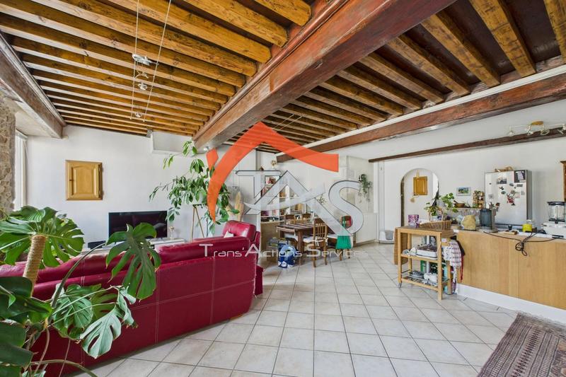 Appartement - 82 m² - 3 pièces