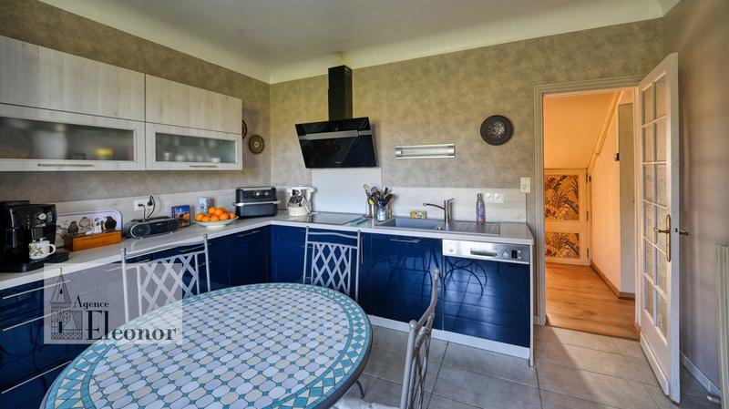 Maison - 208 m² - 9 pièces