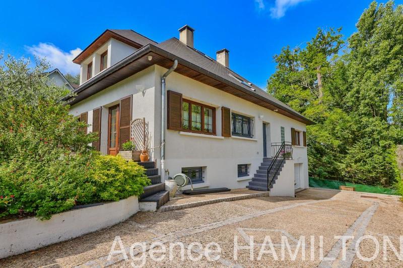 Maison - 250 m² - 8 pièces