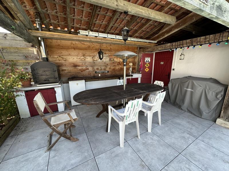 Maison - 261 m² - 12 pièces