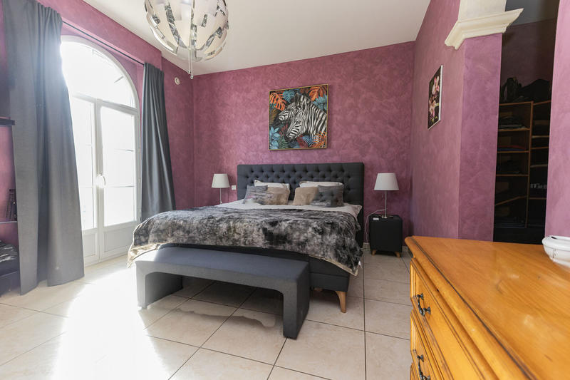 Maison - 295 m² - 8 pièces