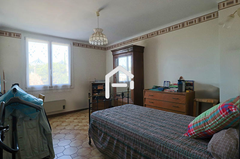 Villa - 140 m² - 8 pièces