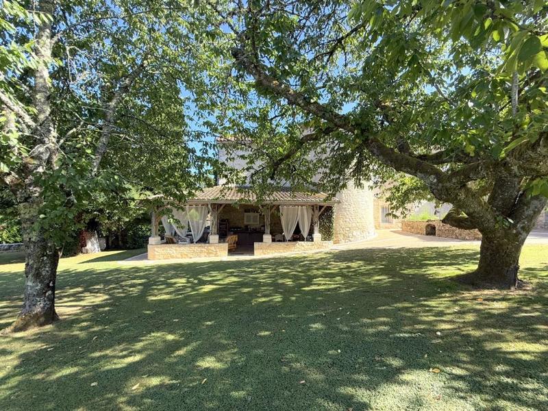 Château - 345 m² - 13 pièces