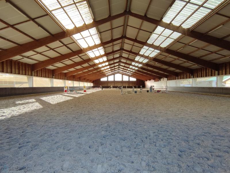 Haras - 700 m² - 26 pièces