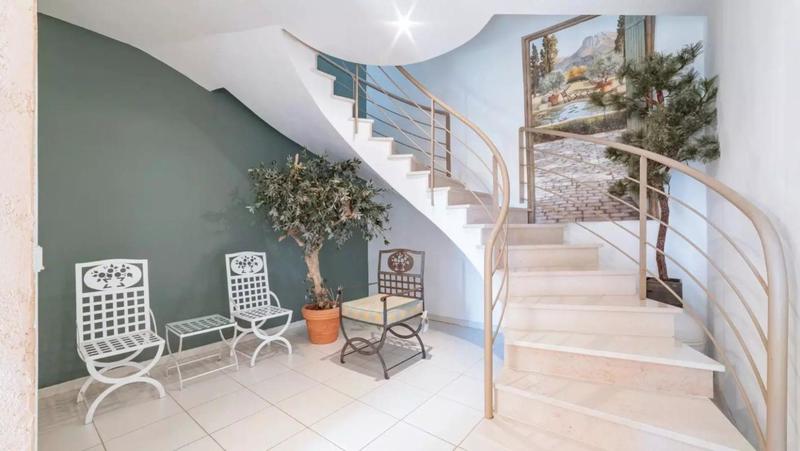 Maison - 271 m² - 7 pièces