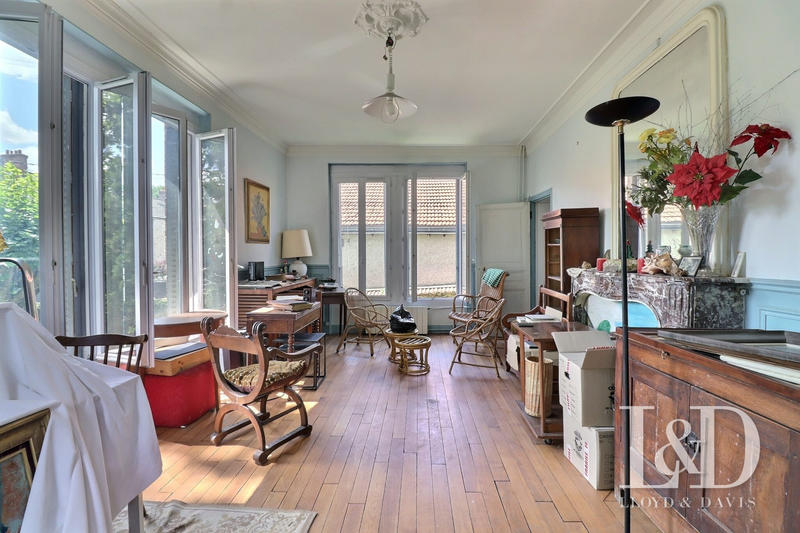 Maison - 230 m² - 13 pièces