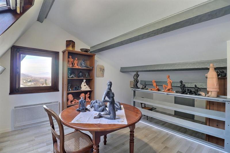 Demeure - 252 m² - 8 pièces