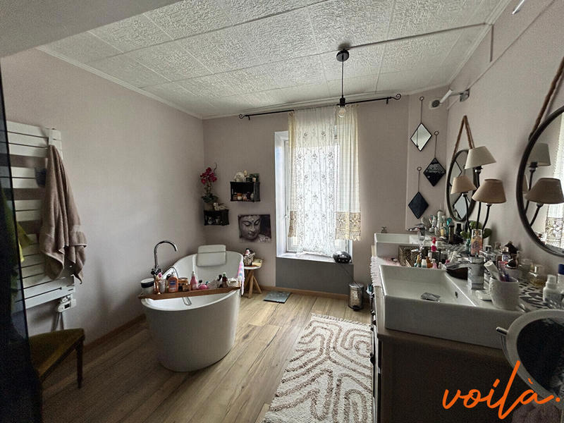 Maison - 410 m² - 9 pièces