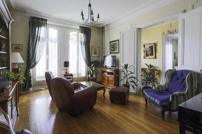 Maison - 240 m² - 8 pièces