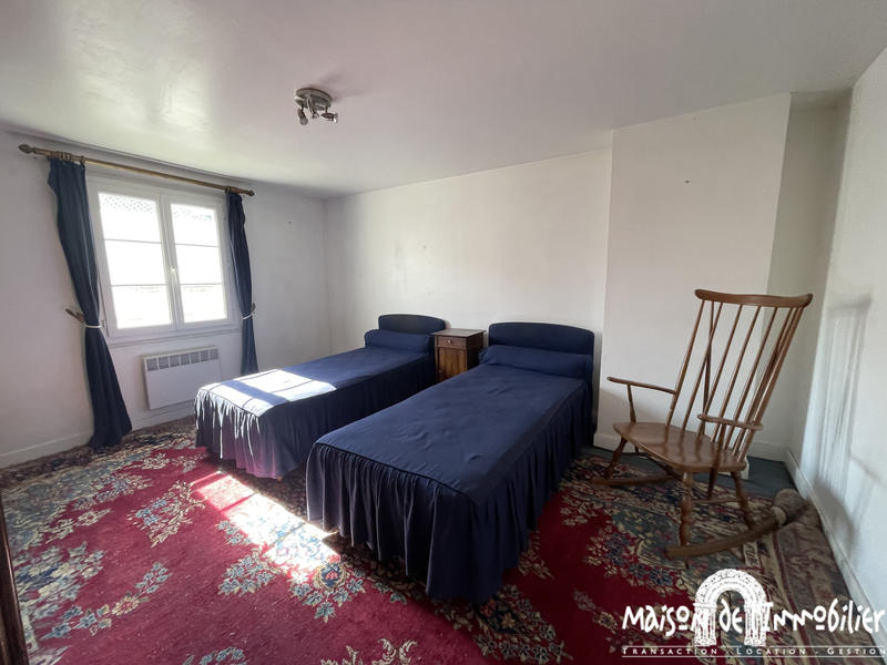 Maison - 222 m² - 11 pièces