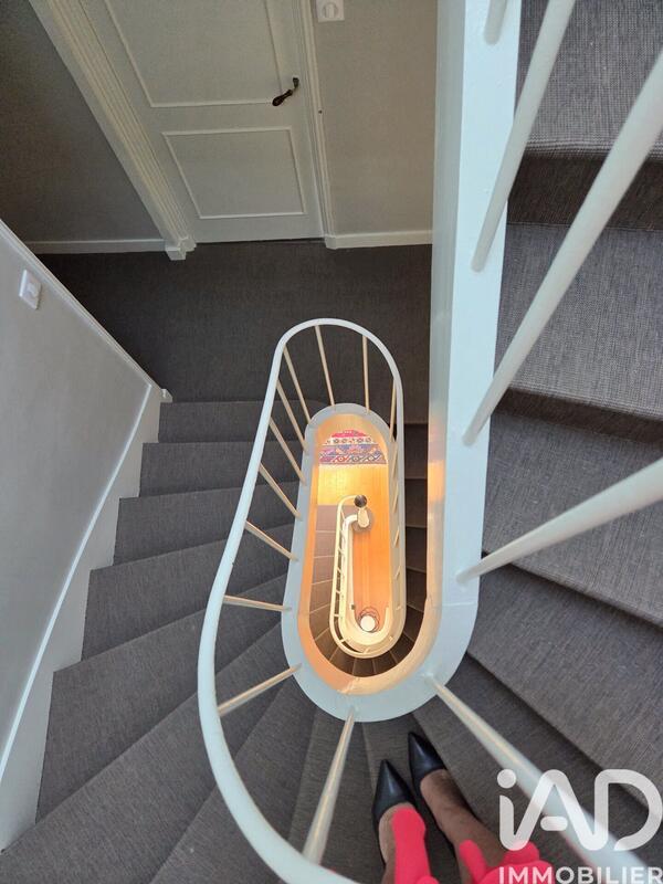 Maison - 211 m² - 9 pièces