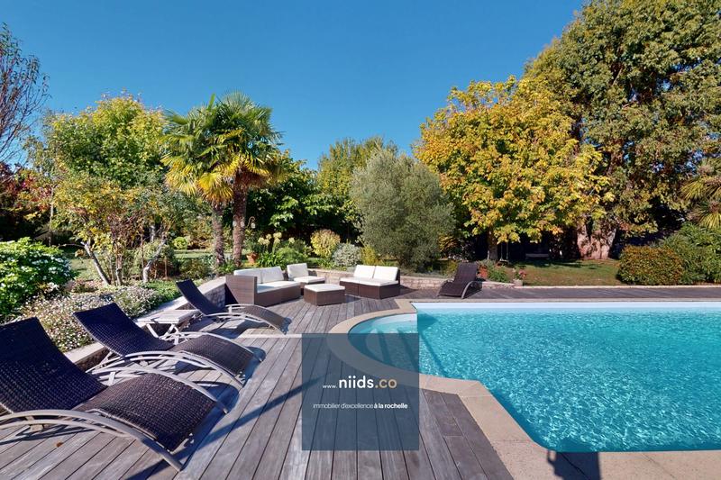 Maison - 214 m² - 7 pièces