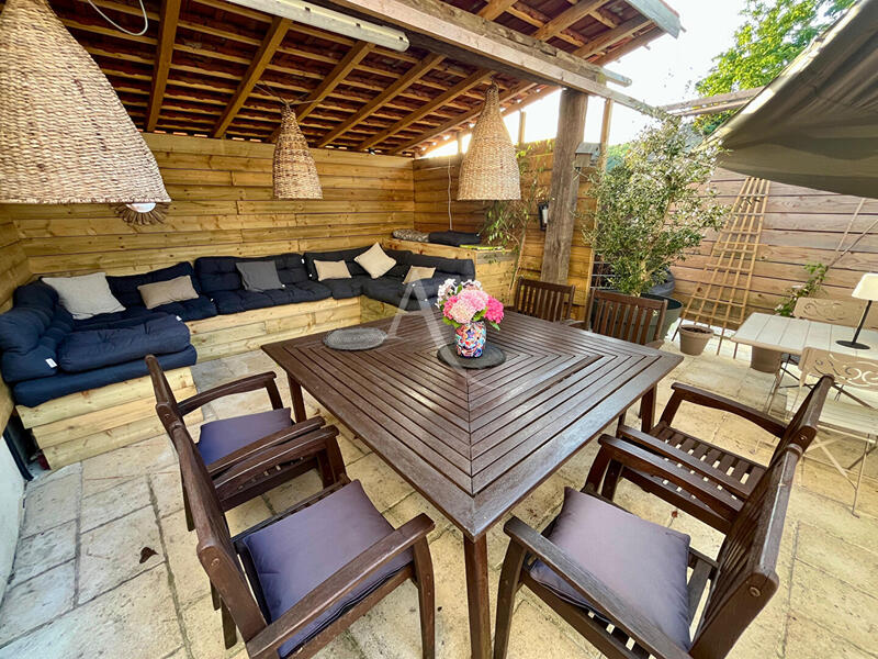 Maison - 304 m² - 6 pièces