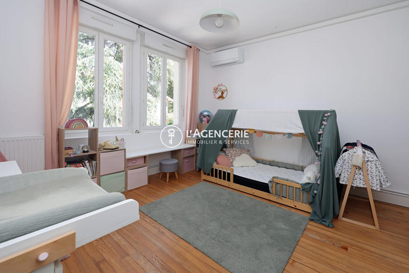 Maison - 196 m² - 8 pièces