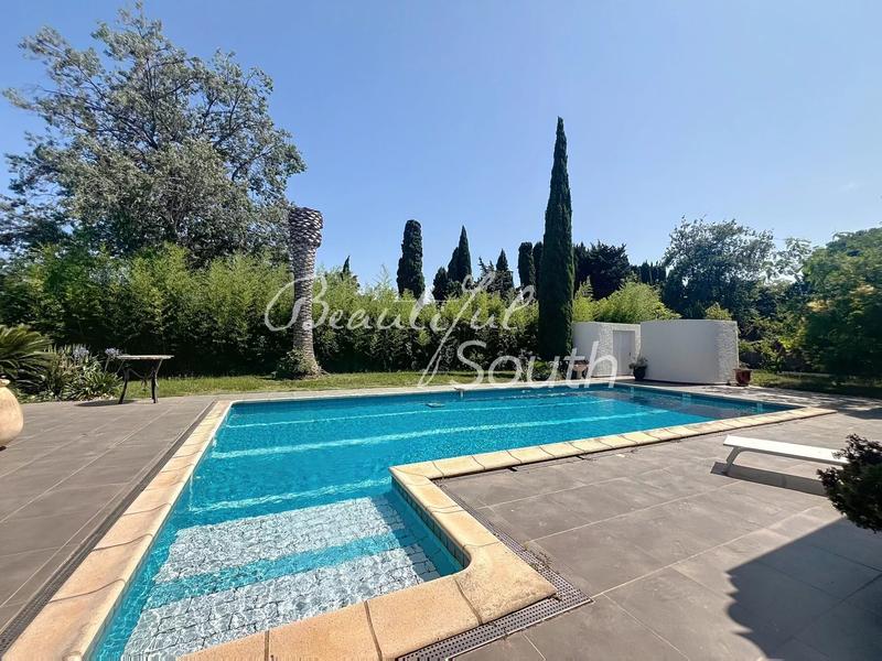 Villa - 300 m² - 7 pièces