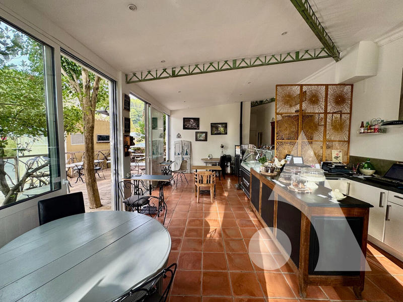 Local commercial - 145 m²