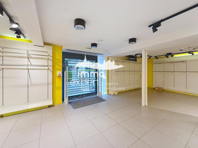 Local commercial - 216 m²