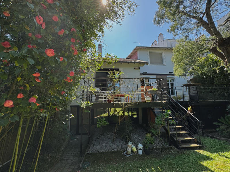 Maison - 253 m² - 10 pièces