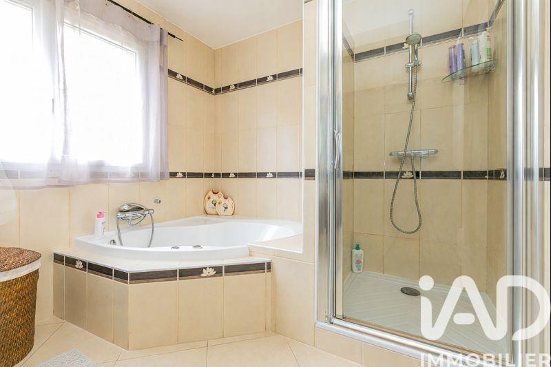 Maison - 213 m² - 7 pièces