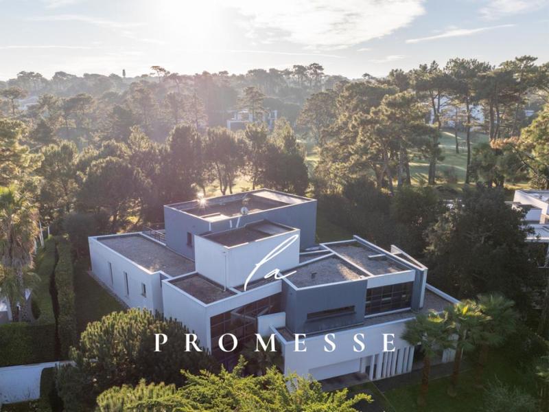 Villa - 390 m² - 8 pièces