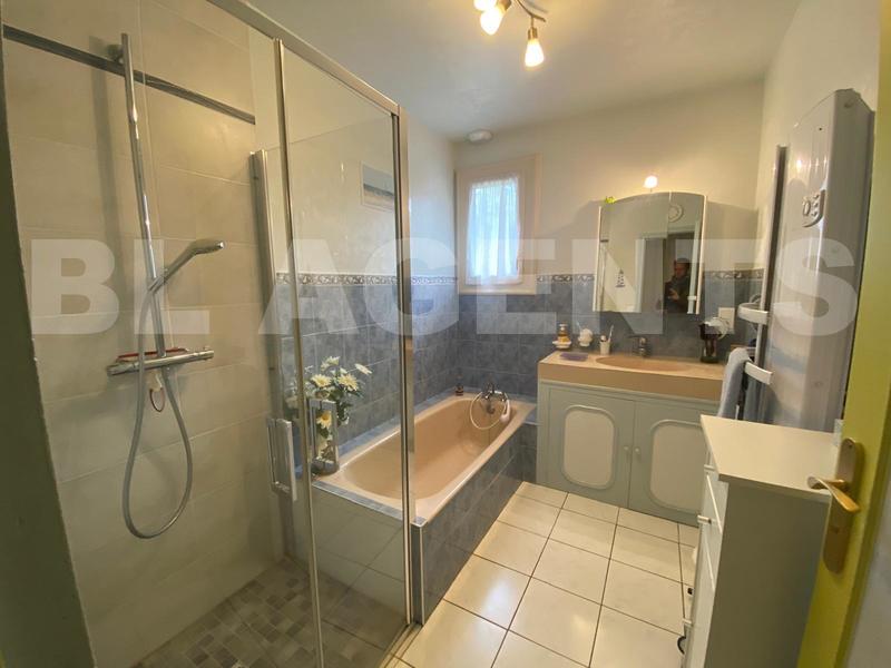 Pavillon - 172 m² - 8 pièces