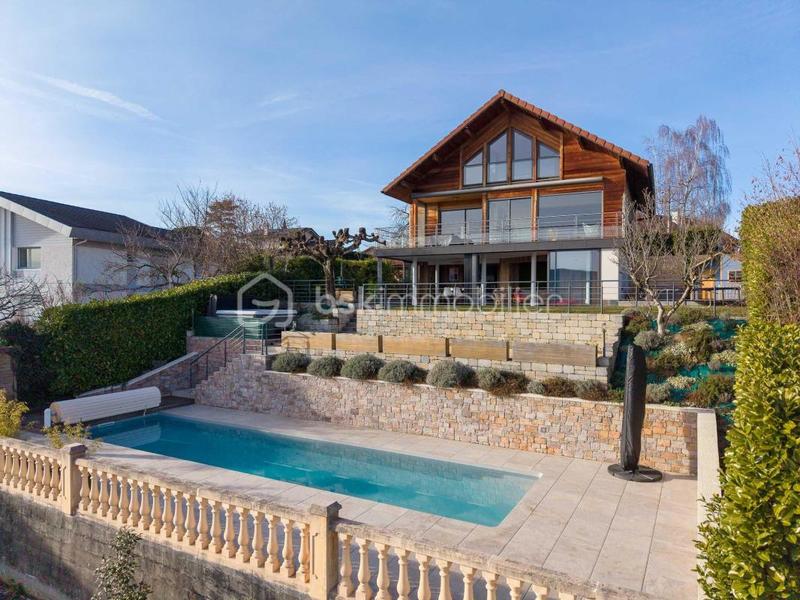 Maison - 212 m² - 6 pièces