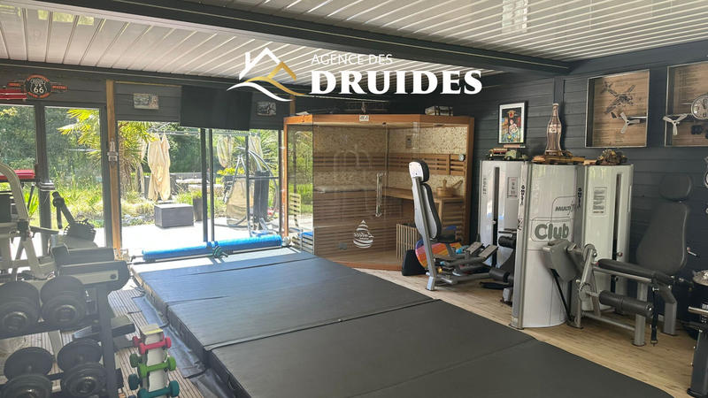 Maison - 235 m² - 8 pièces