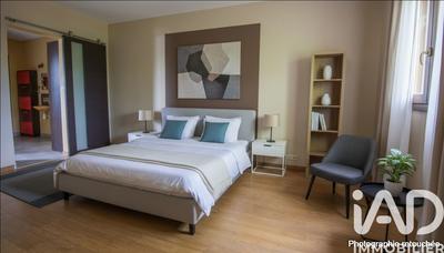 Maison - 182 m² - 9 pièces