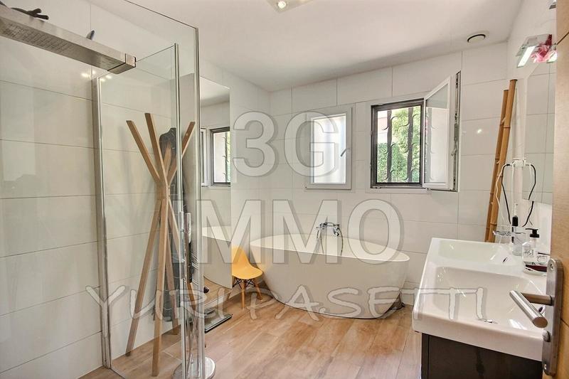 Villa - 1 365 m² - 5 pièces