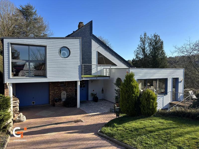 Maison - 255 m² - 9 pièces