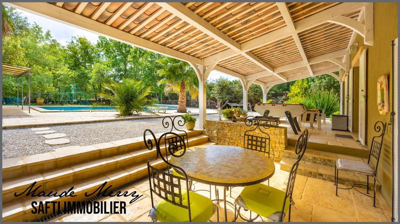 Maison - 230 m² - 6 pièces