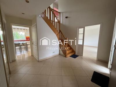 Maison - 199 m² - 9 pièces