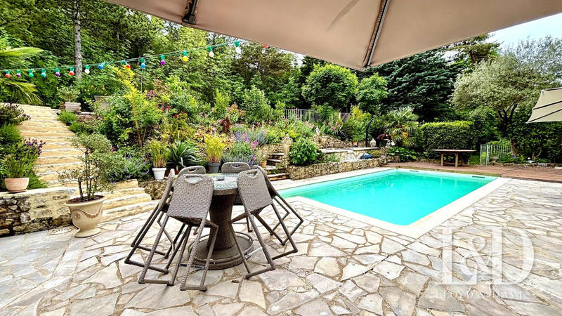 Bastide - 1 400 m² - 38 pièces