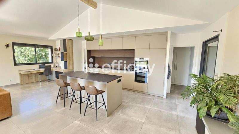 Pavillon - 211 m² - 8 pièces