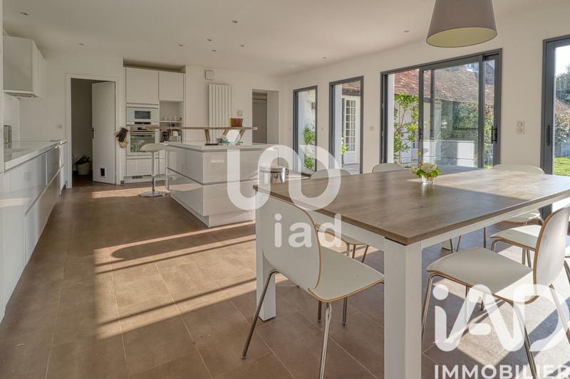 Maison - 232 m² - 7 pièces
