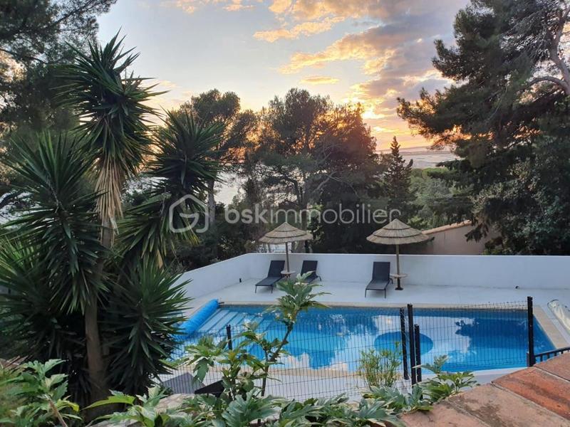 Propriété - 222 m² - 6 pièces