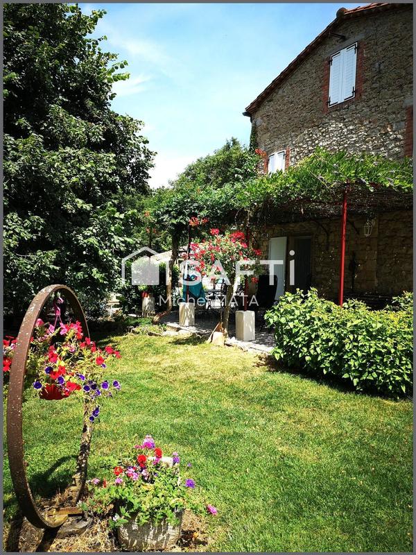 Maison - 232 m² - 6 pièces